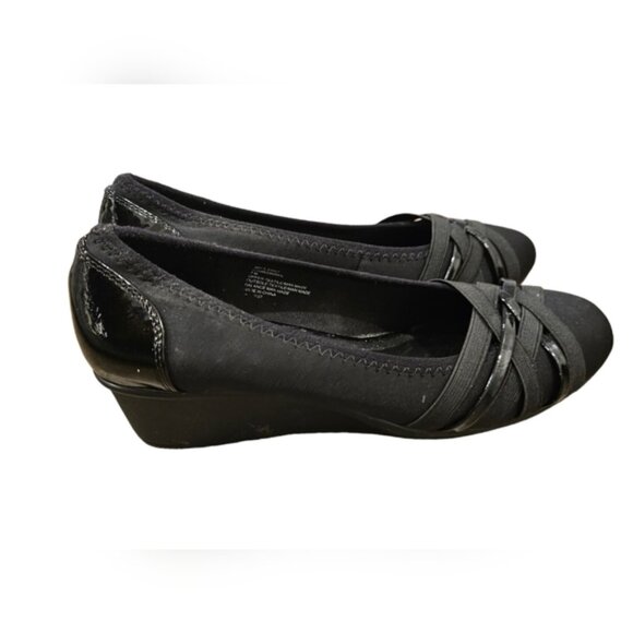 Cliffs by White Moutain | Black Wedge Pumps in Box | Size 7 - Picture 6 of 10